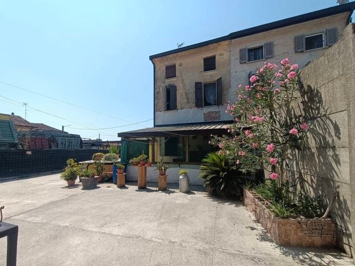 Casa quadrilocale in vendita in Cascina Benini, Straconcolo, Stagno Lombardo