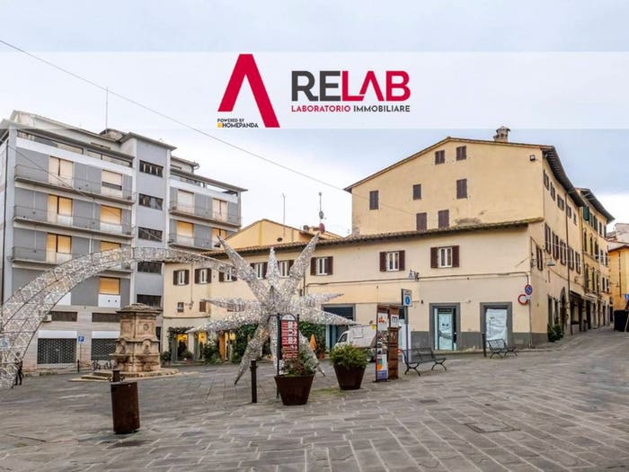 Casa con 6 locali in vendita in Piazza Cavour, Centro, Poggibonsi