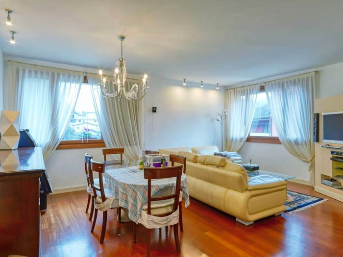Appartamento trilocale in vendita in Via Matteotti, Porto Ceresio