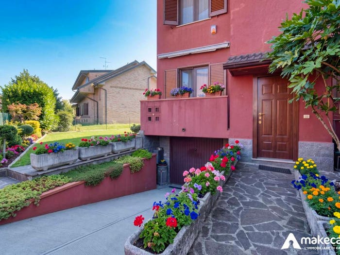 Casa quadrilocale in vendita in Via GIacomo Leopardi, Centro, Mulazzano