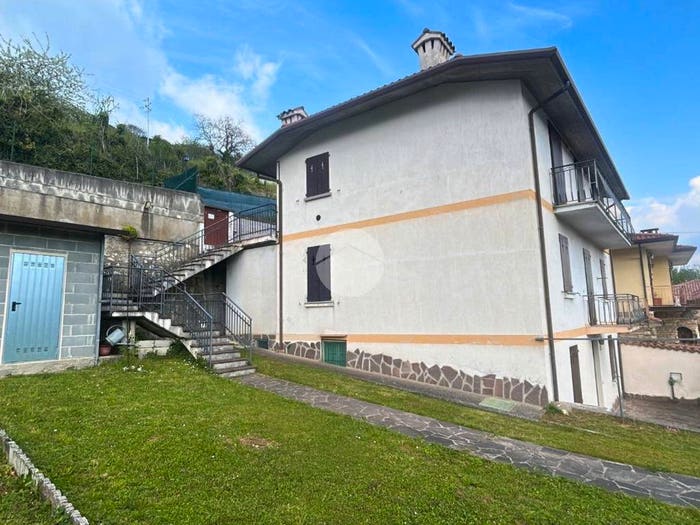 Appartamento con 6 locali in vendita in Via degli Alpini, Vigolo
