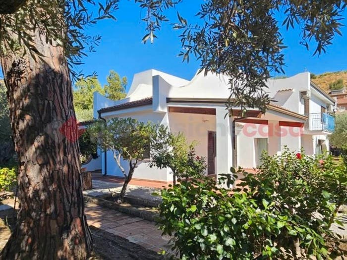 Casa con 6 locali in vendita in Contrada Botterio, Calalunga Pietragrande, Montauro