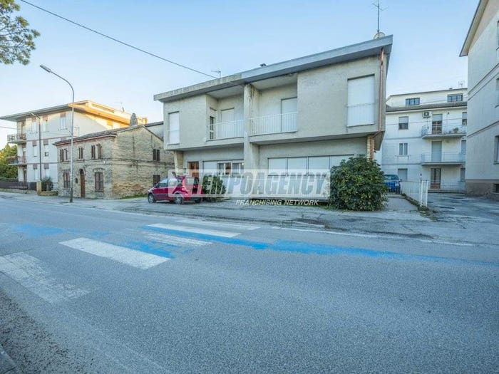 Casa con 5 locali in vendita in Viale Eugenio Niccolai, Centro, Corridonia