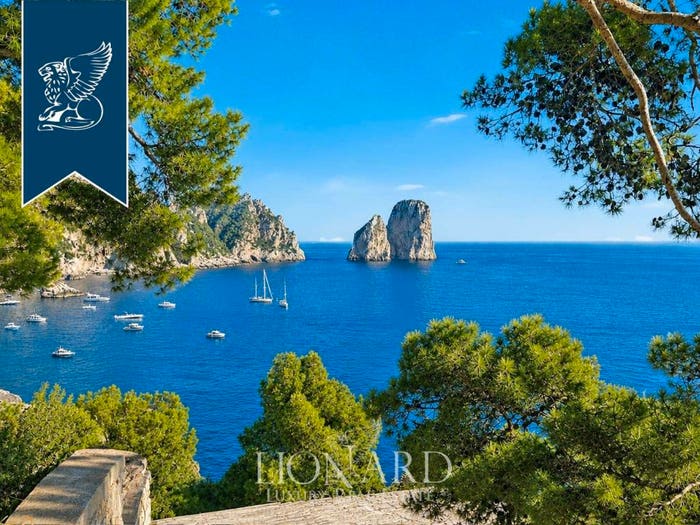 Casa quadrilocale in vendita in Capri