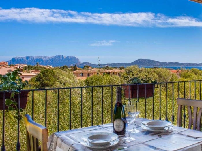 Appartamento trilocale in vendita in Via del Rovo, Pittulongu, Olbia