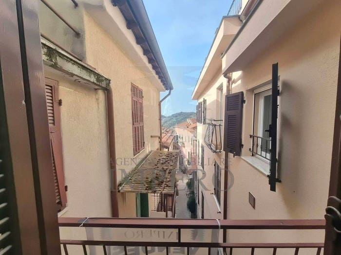 Casa con 6 locali in vendita in Via San Michele, Perinaldo