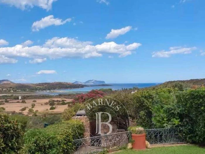 Casa con 6 locali in vendita in Loiri Porto San Paolo