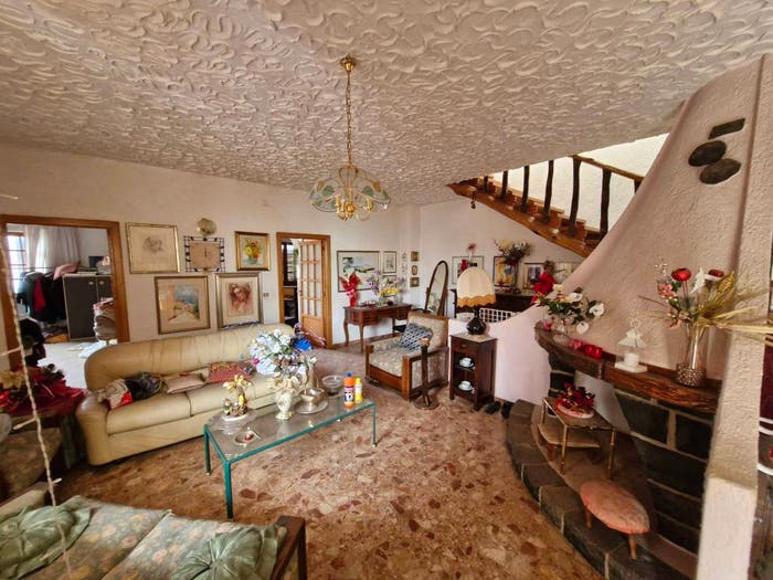 Casa con 5 locali in vendita in Via Stazione, Centro, Bolotana