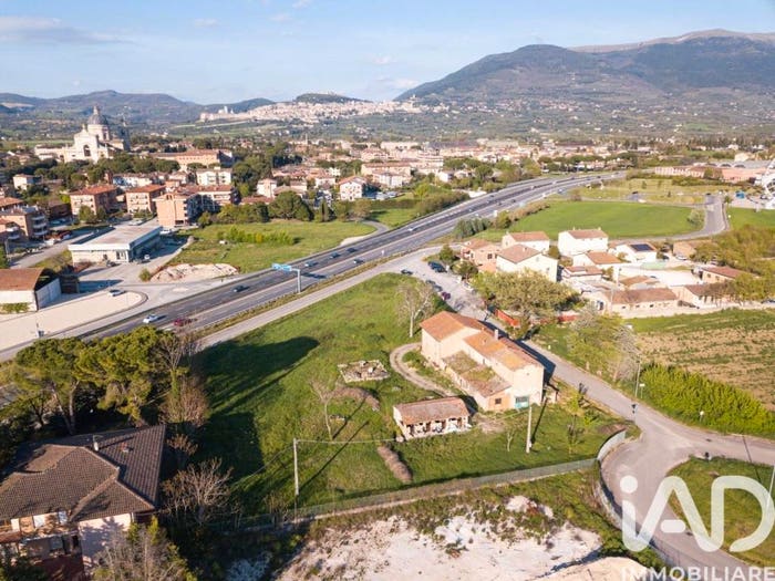 Casa con 5 locali in vendita in Via del Caminaccio, Tordandrea Castelnuovo, Assisi
