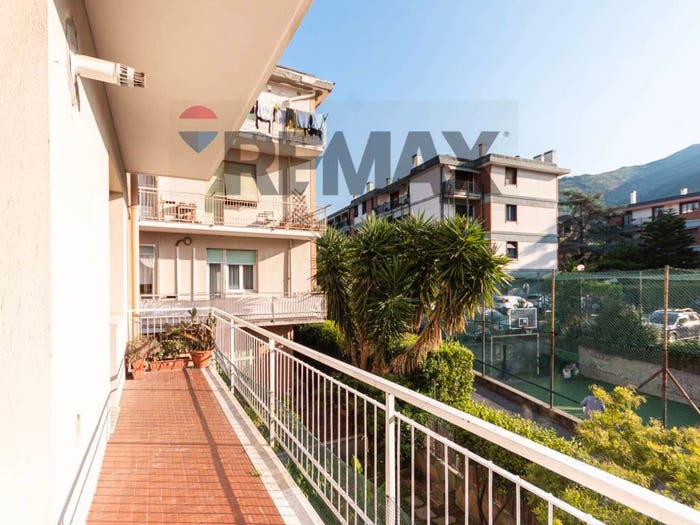 Appartamento con 6 locali in vendita in Viale Quartara, Quarto, Genova