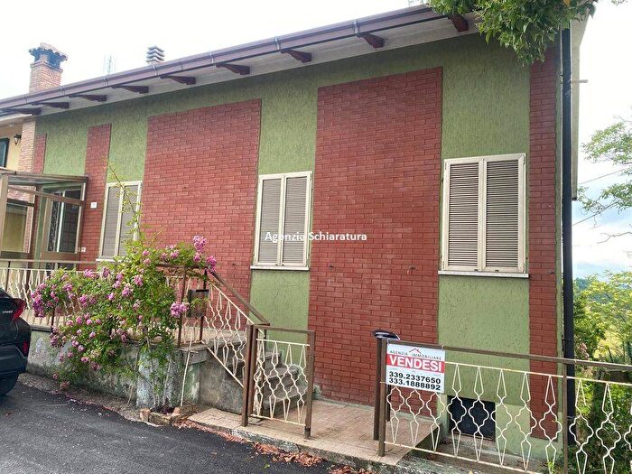 Casa con 5 locali in vendita in Urbino