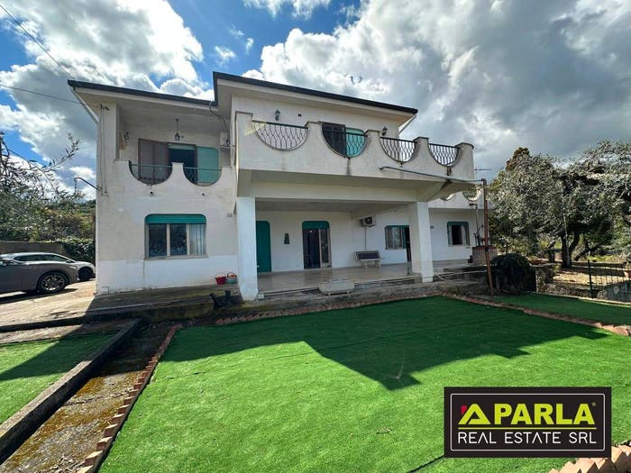Casa con 6 locali in vendita in Via del Parco, Lascari