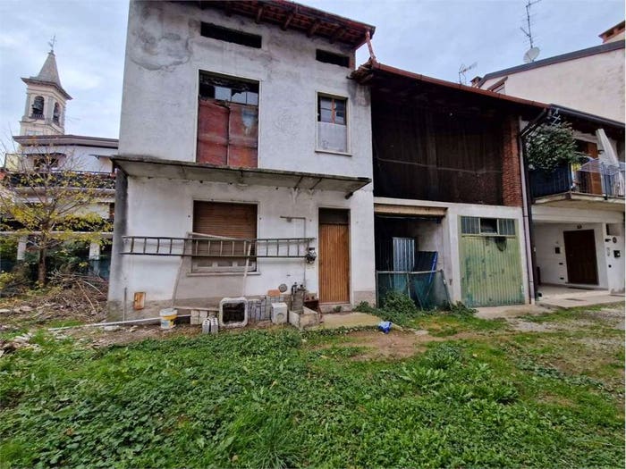 Casa con 6 locali in vendita in via novembre, Cirimido