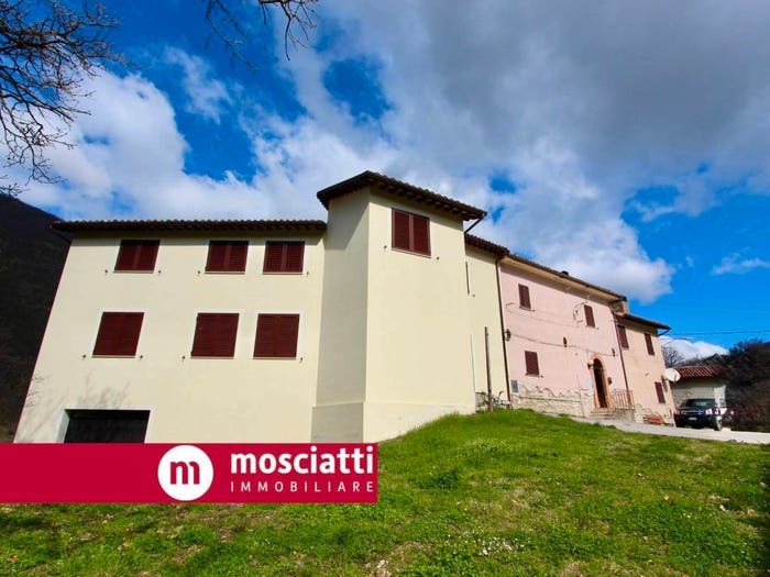 Casa con 6 locali in vendita in Località Sorti, Sefro