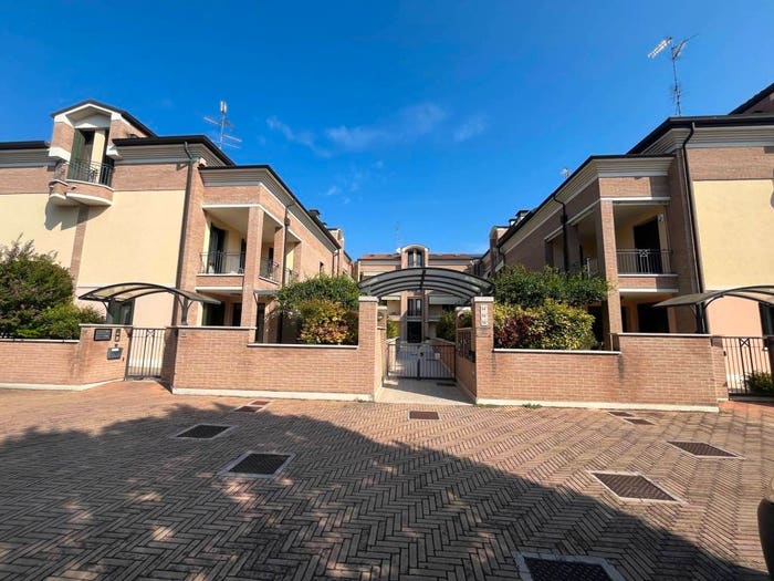 Casa con 6 locali in vendita in Via Vittorio Veneto, Centro, Mirandola
