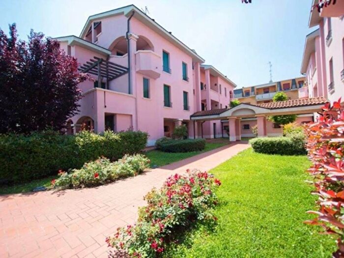 Appartamento con 6 locali in vendita in Centro, Rolo