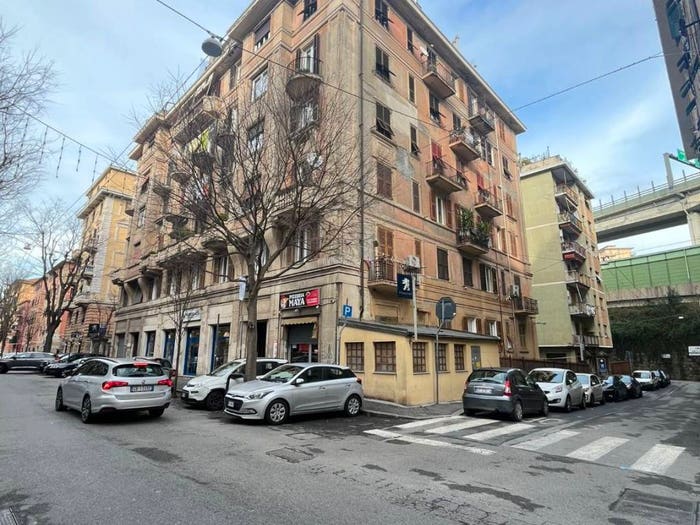 Appartamento quadrilocale in vendita in Via Bolzaneto, Bolzaneto, Genova