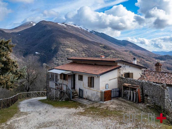 Casa trilocale in vendita in Via Colle Sambuco, Fiamignano