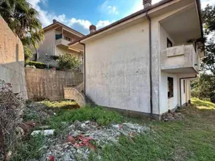Casa con 6 locali in vendita in VIA MARTIN LUTHER KING n SNC, Falerna Scalo, Falerna