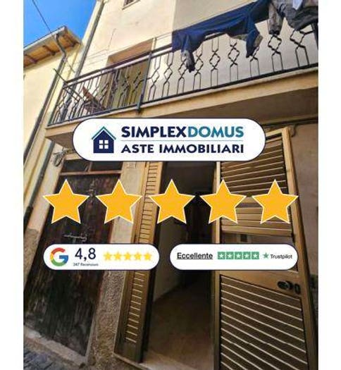 Appartamento con 6 locali in vendita in Via, Raiano