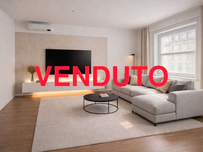 Appartamento quadrilocale in vendita in Via Ugo Iginio Tarchetti, Porta Nuova, Milano