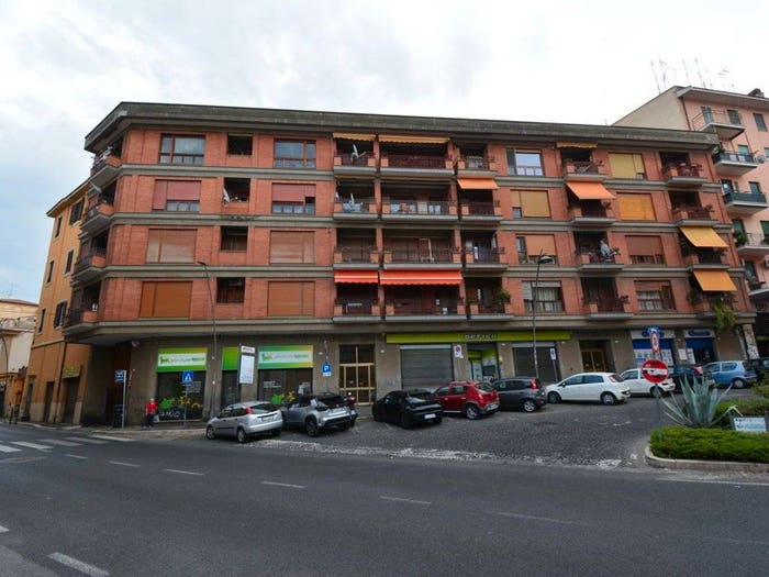 Appartamento trilocale in vendita in Via Domenico Seghetti, Frascati