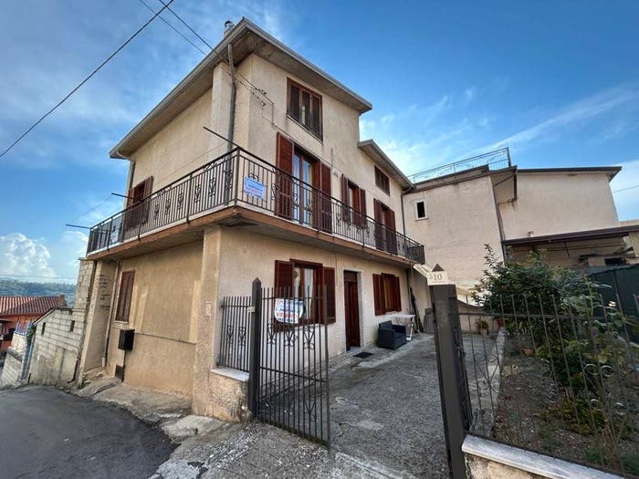 Casa con 5 locali in vendita in Via Pasquale Stanislao Mancini, Taurasi