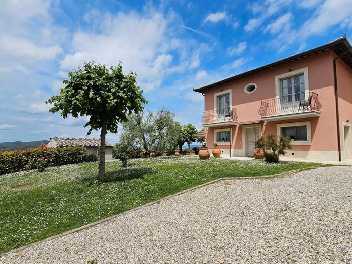 Casa con 6 locali in vendita in Viale della Rimembranza, Centro, Casole d'Elsa