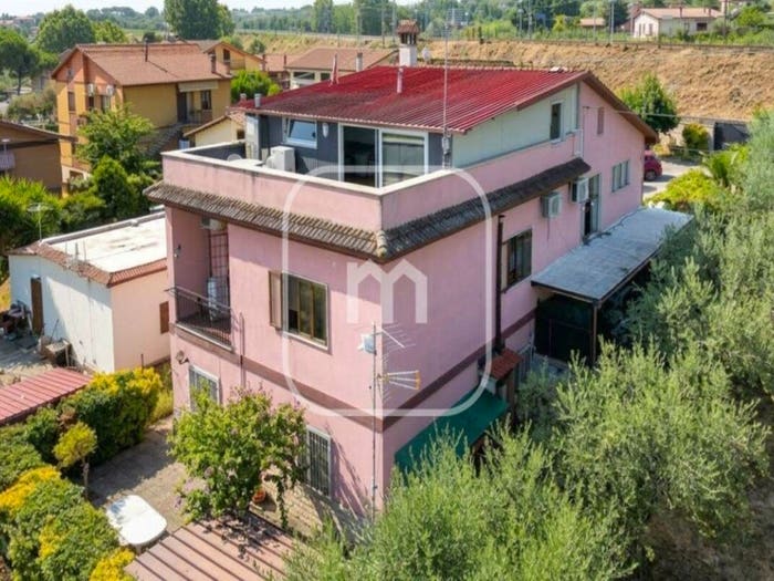 Casa con 6 locali in vendita in Via La Macchia, Centro, Colonna
