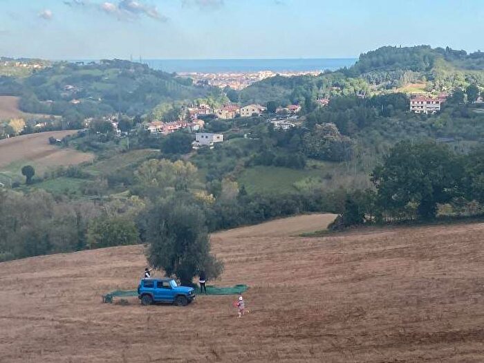 Casa con 6 locali in vendita in Strada della Pieve Vecchia, Villa Ceccolini, Pesaro
