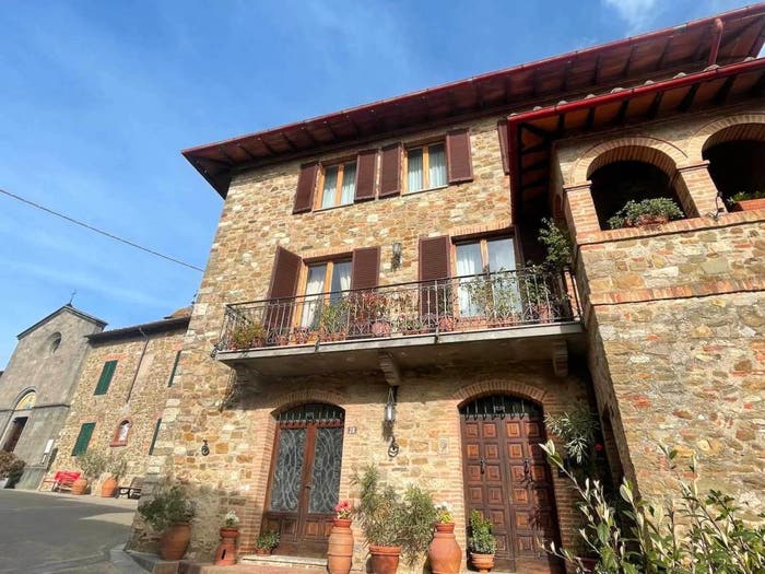 Appartamento con 6 locali in vendita in Piazza Guglielmo Marconi, Centro, Castelnuovo Berardenga