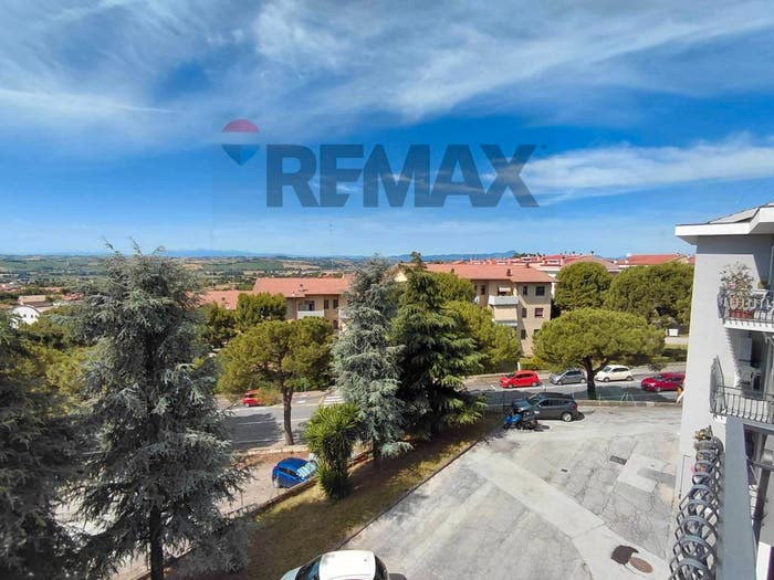 Appartamento quadrilocale in vendita in Via De Gasperi, Centro, Osimo