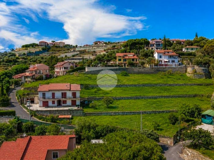 Casa quadrilocale in vendita in Via regione bussi, Piani Torrazza, Imperia