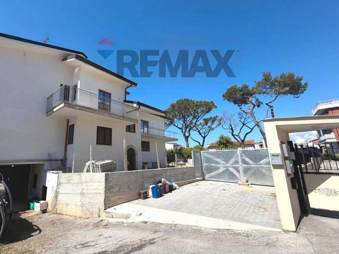 Appartamento trilocale in vendita in Via Appia, Centro, Minturno