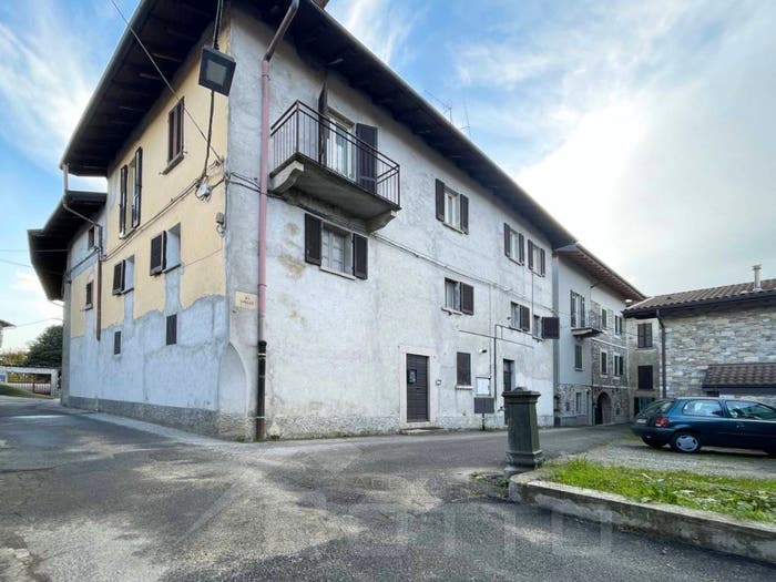 Casa con 6 locali in vendita in via castello, Vezzo, Gignese