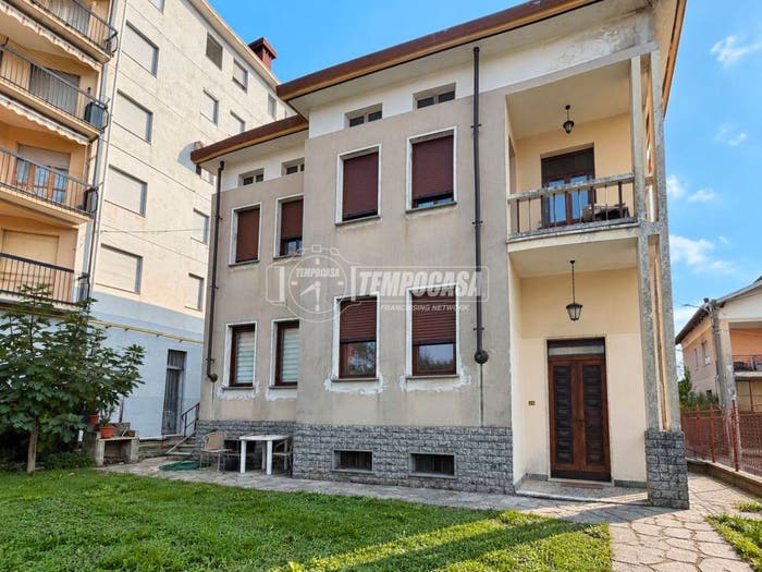 Appartamento con 5 locali in vendita in Via Barazze, Centro, Cossato