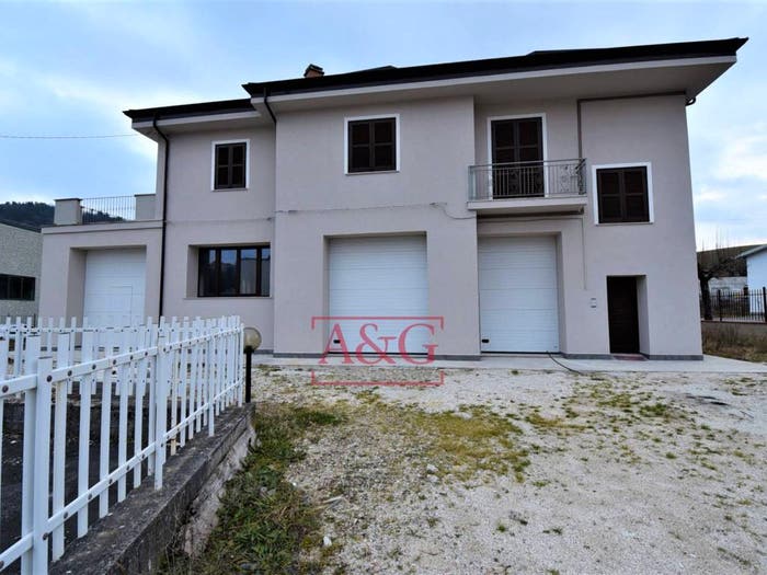 Casa con 6 locali in vendita in Contrada pian di contro, Piandicontro, Amandola