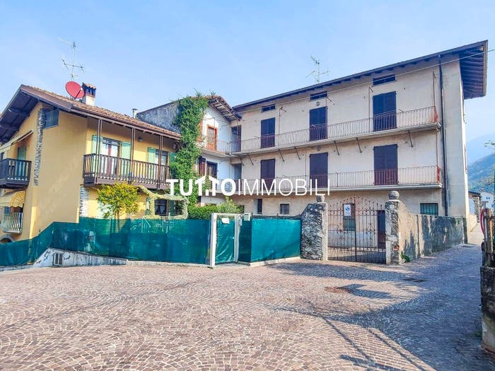 Casa con 6 locali in vendita in Pradalunga