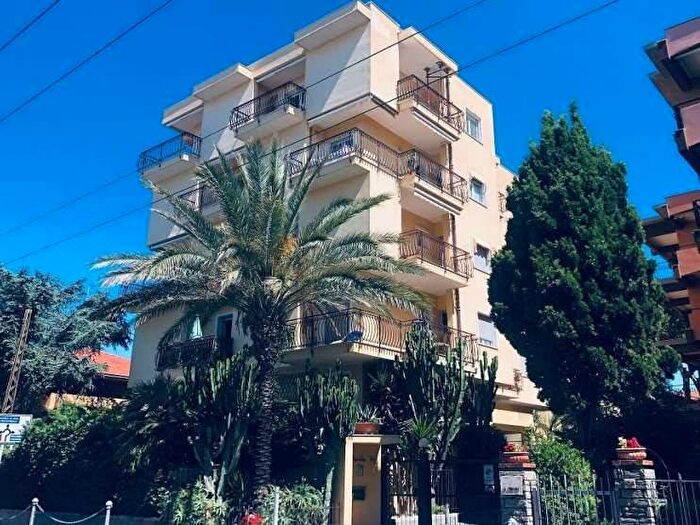 Appartamento trilocale in vendita in Via VITTORIO EMANUELE, Centro, Bordighera