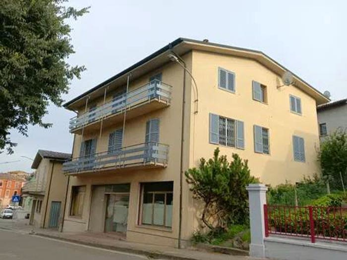 Appartamento con 5 locali in vendita in Viale Giuseppe Castagnetti, Centro, Pianello Val Tidone
