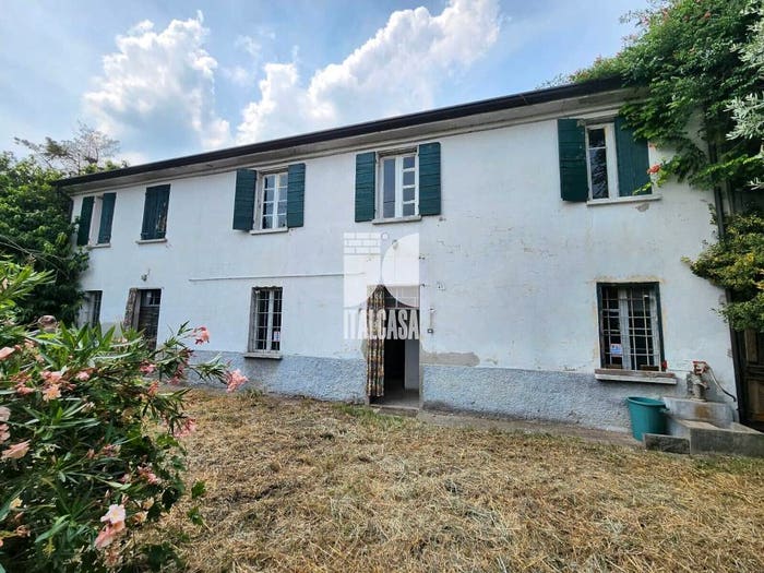Casa con 6 locali in vendita in Strada Fienili, Roverbella