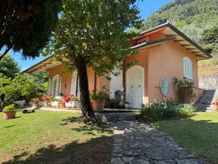 Casa quadrilocale in vendita in Via Dell'Uva, Mirteto, Massa