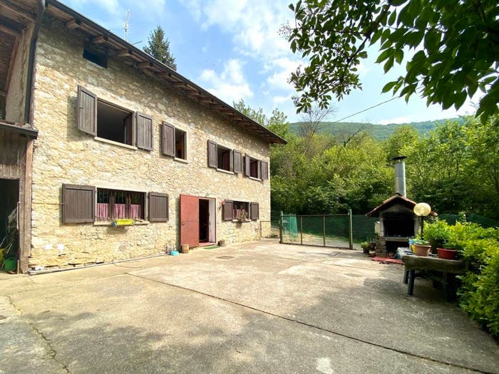 Casa quadrilocale in vendita in Via Endine, Albino
