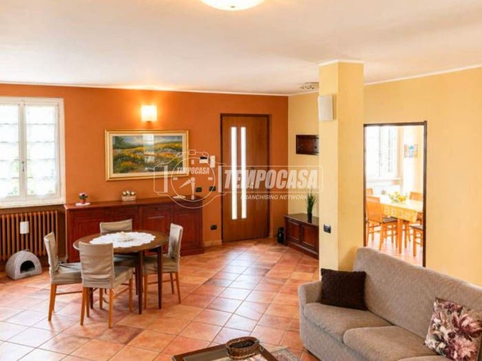 Casa con 6 locali in vendita in Via Cappelletta, Aizurro, Airuno