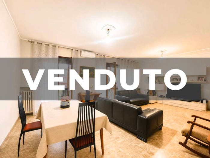 Appartamento quadrilocale in vendita in Via Umberto Biancamano, Triante, Monza