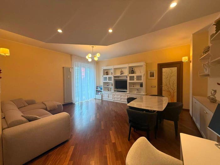 Appartamento trilocale in affitto in Viale Caterina da Forlì, Gambara, Milano