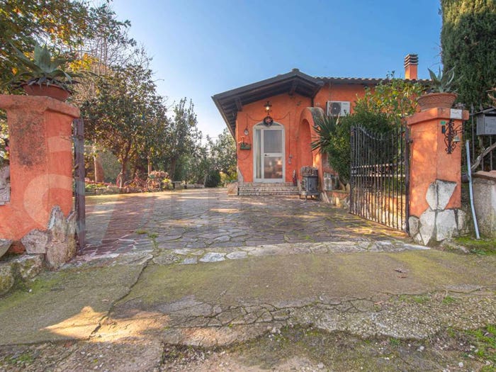 Casa con 6 locali in vendita in Via Marittima, Prossedi
