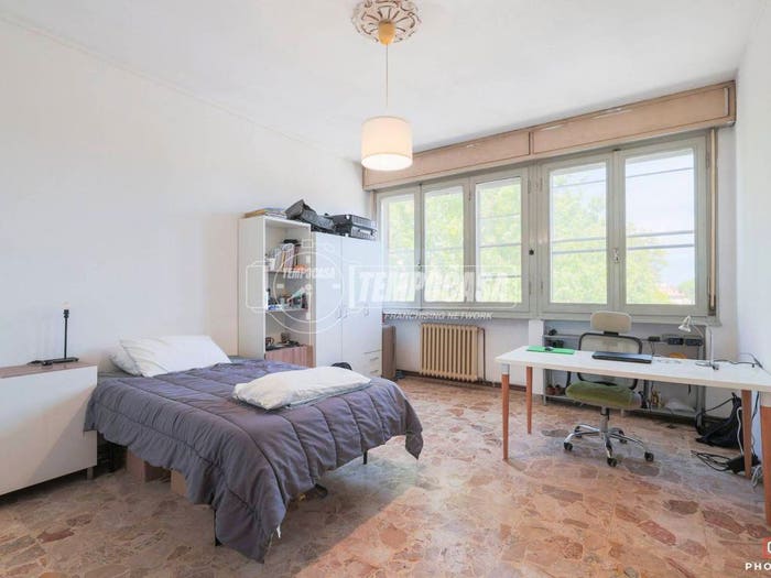 Appartamento con 5 locali in vendita in Piazza Francesco Baracca, Centro Storico, Ravenna
