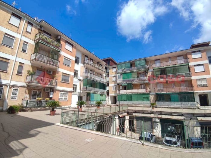 Appartamento trilocale in vendita in Via dell'Epomeo, Soccavo, Napoli
