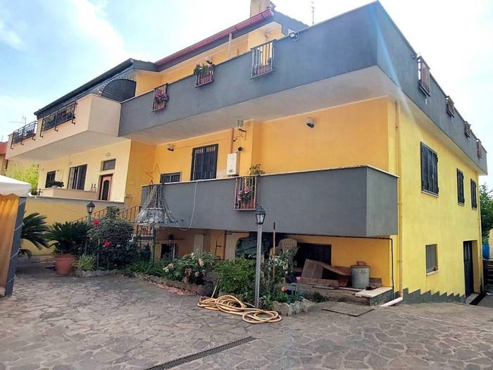 Casa con 5 locali in vendita in Via Flumendosa, Semicentro, Aprilia